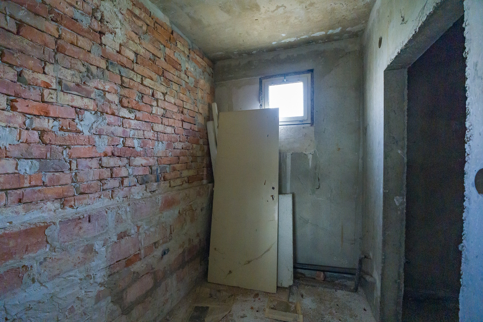 VEĽKÝ DOM, 2 422 m² POZEMKU A LES ZA ZÁHRADOU | HRACHOVIŠTE