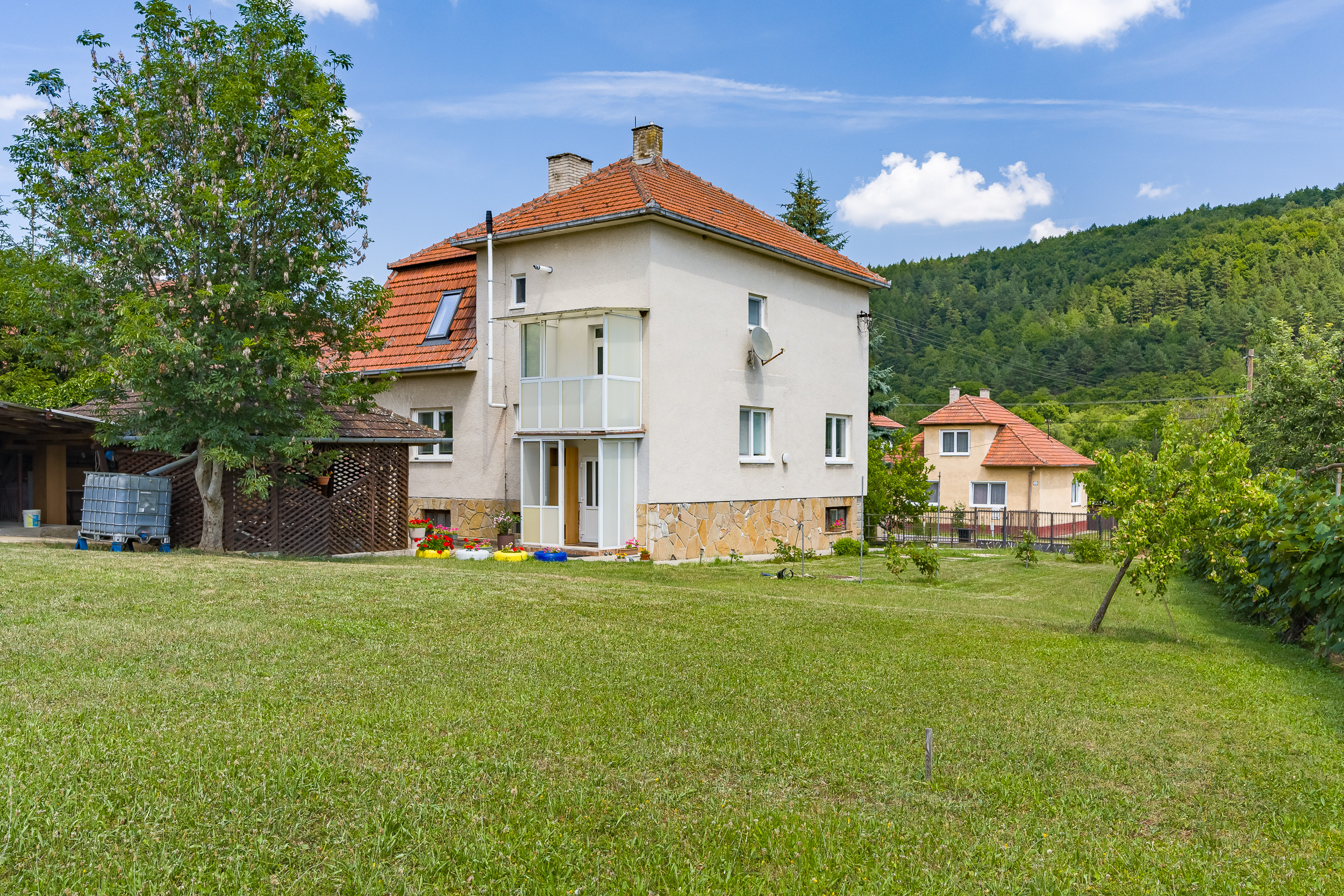 PREDAJ - 3 izbový byt v rodinnom dome s vlastným pozemkom, v obci Drietoma