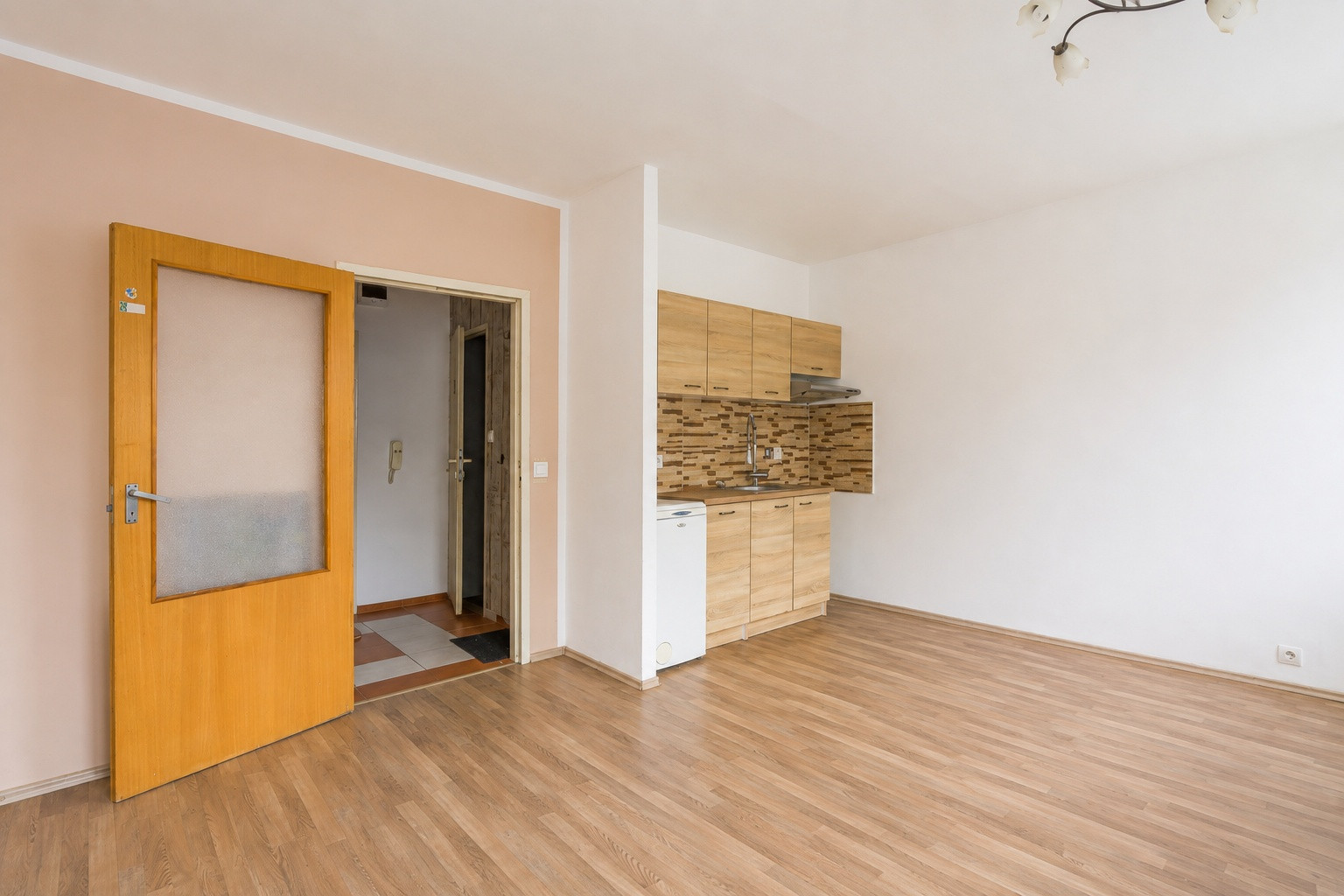PREDAJ - Garsónka – ul.Hurbanova, Stará Turá, 25 m² +pivnica