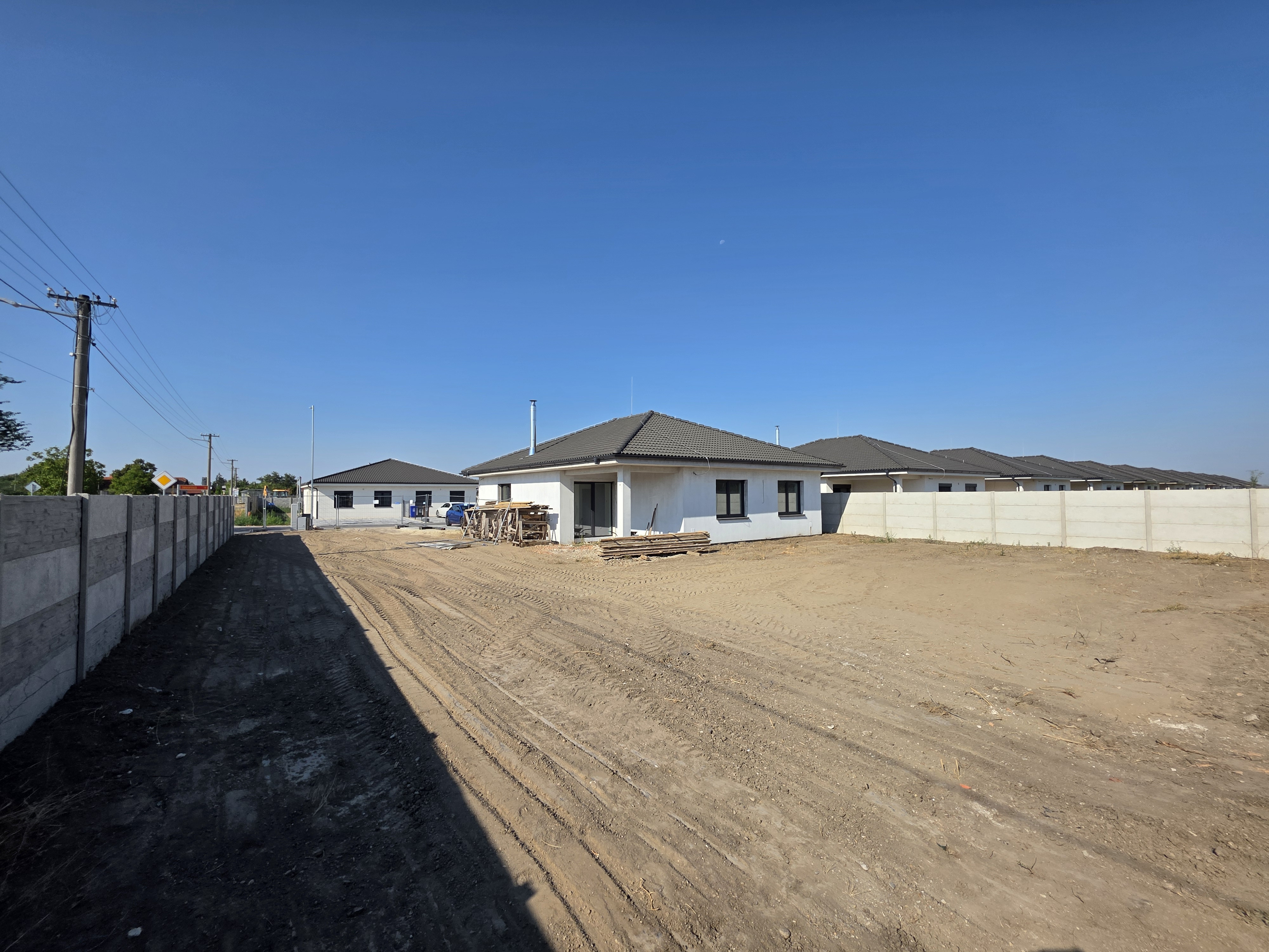 HVIEZDA!!! Posledný Dom na Javorovej pozemok 828m2