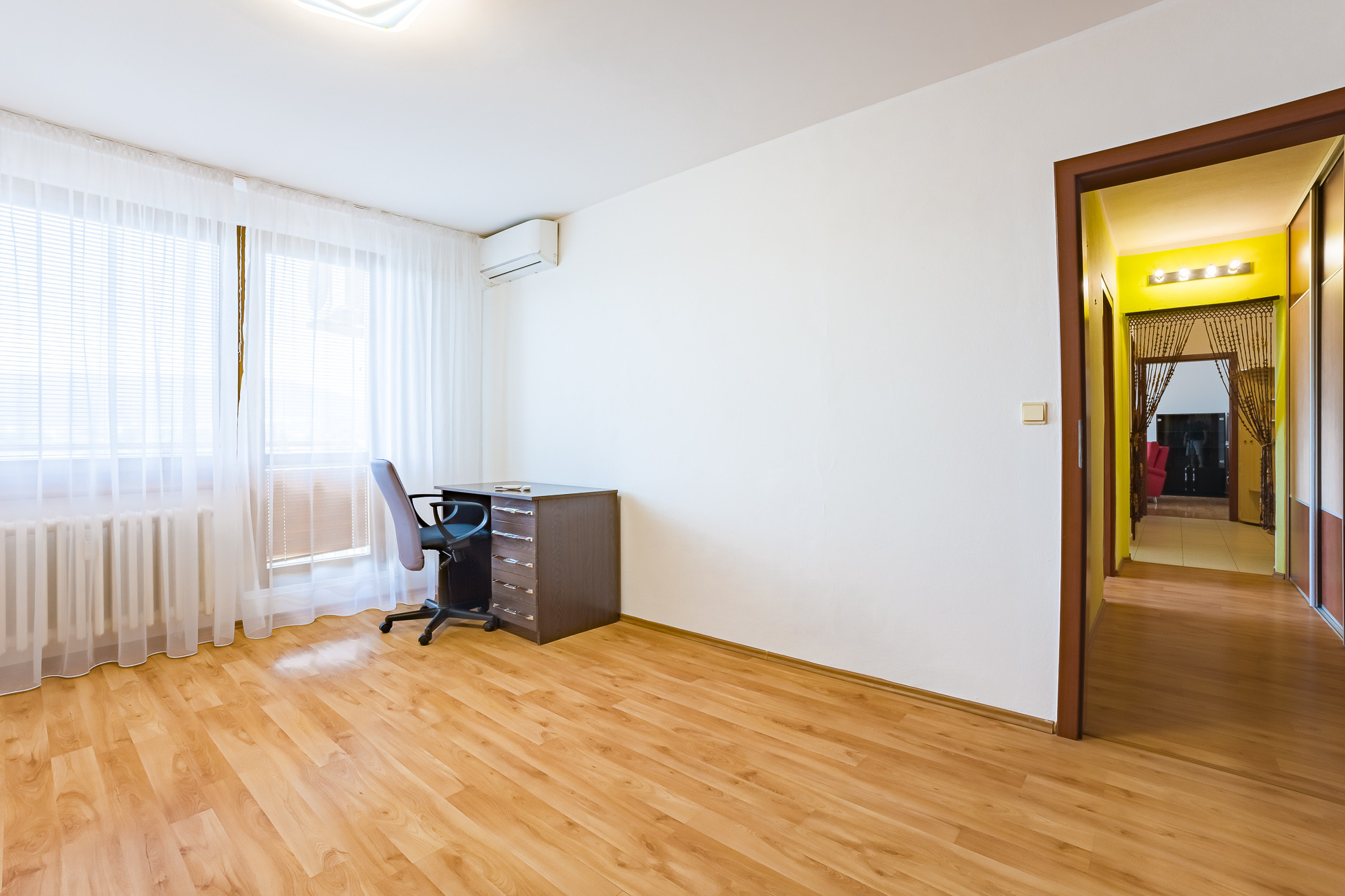PREDAJ - veľký 3 izbový byt *s klimatizáciou, Piešťanská ul.