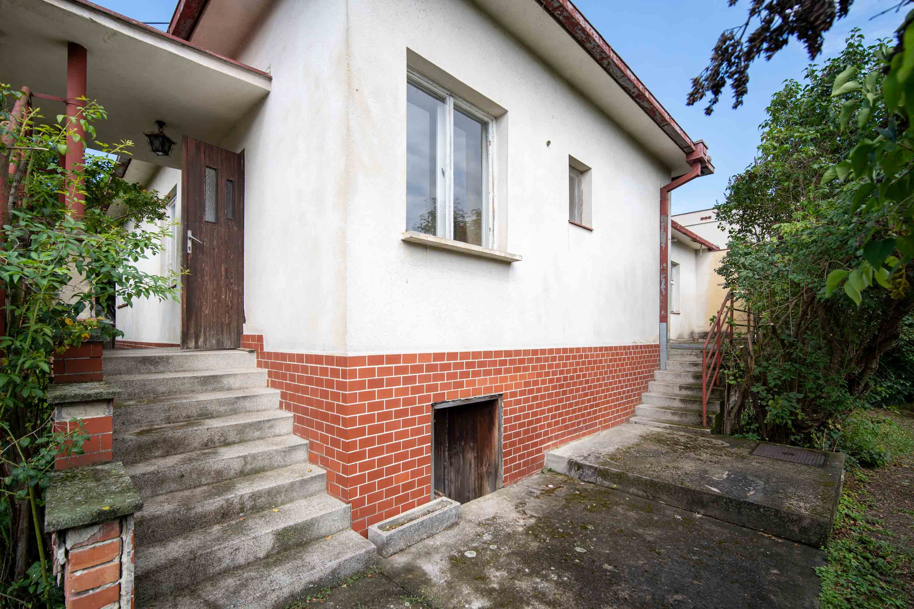 NA PREDAJ charizmatický 5-izbový rodinný dom, Považany