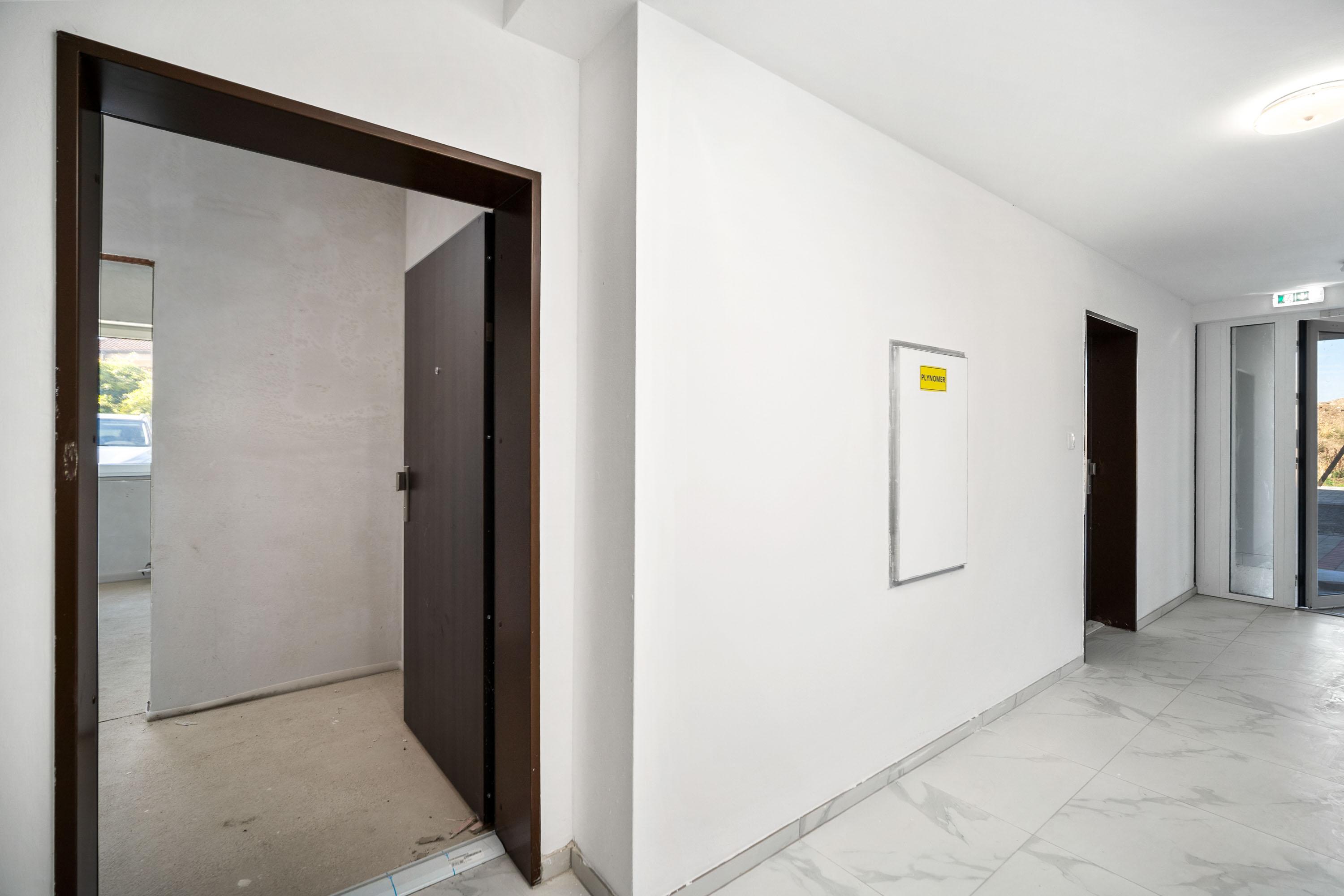 🏡 VILADOMY SENEC | NA PREDAJ 3-IZBOVÝ BYT SO SÚKROMNOU ZÁHRADKOU 48 m²
