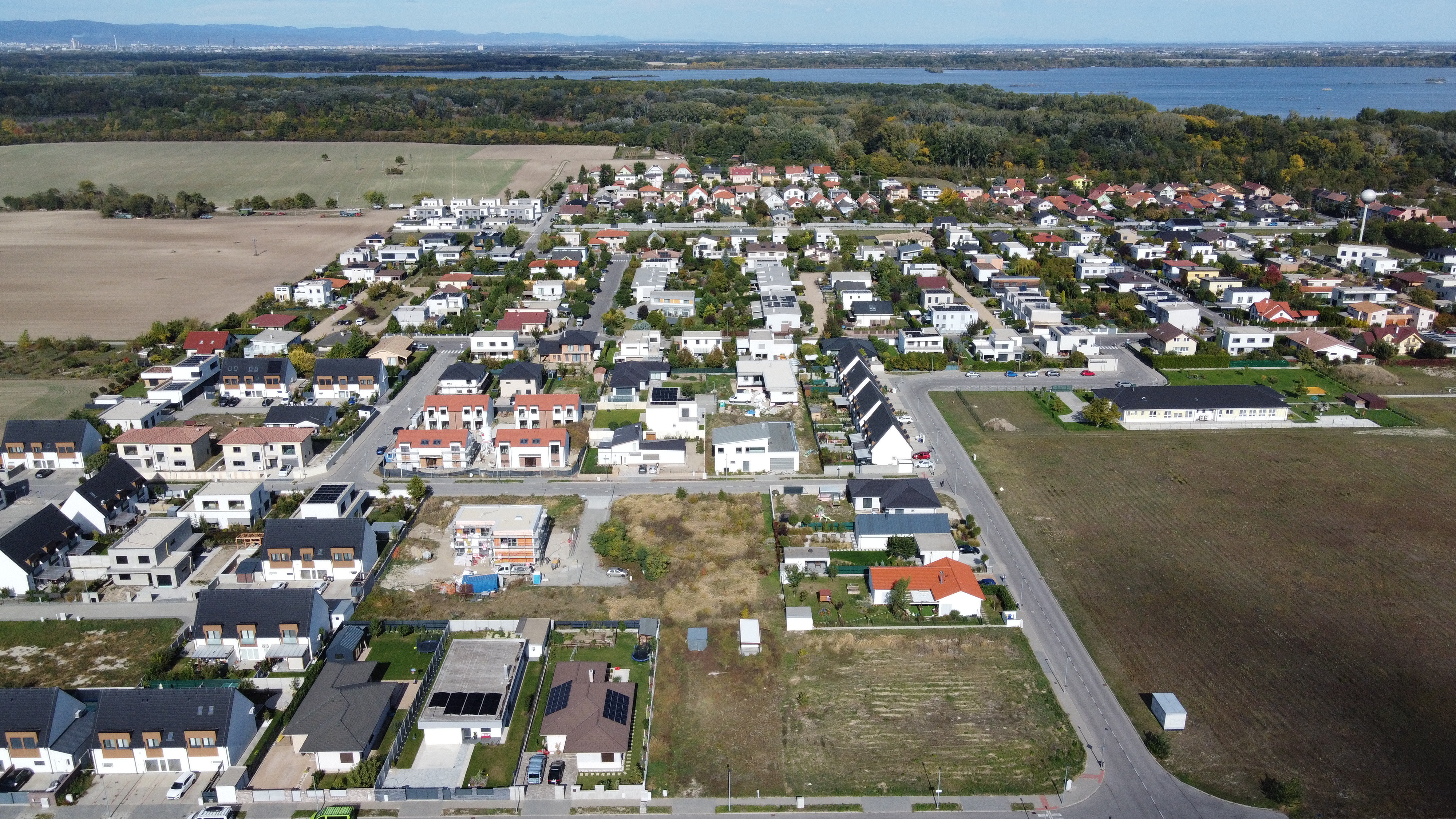 Stavebný pozemok (733 m²), Bratislava - Čunovo