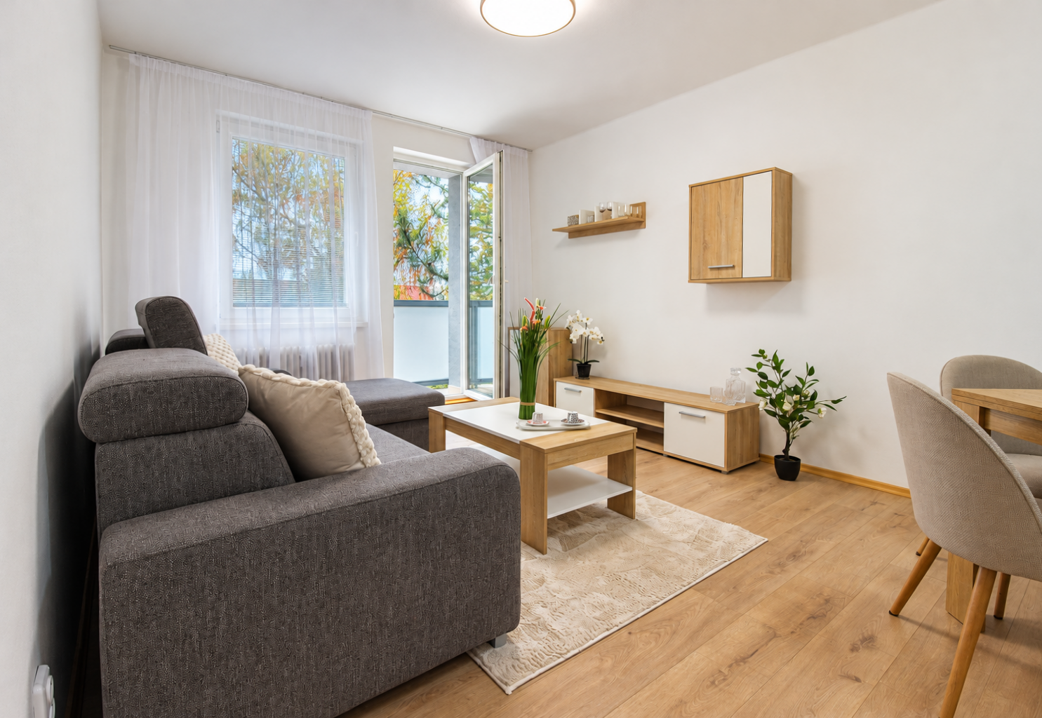 🏡 NA PRENÁJOM | KRÁSNY, KOMPLETNE ZREKONŠTRUOVANÝ 2-IZBOVÝ BYT S BALKÓNOM – NOVÉ MESTO NAD VÁHOM