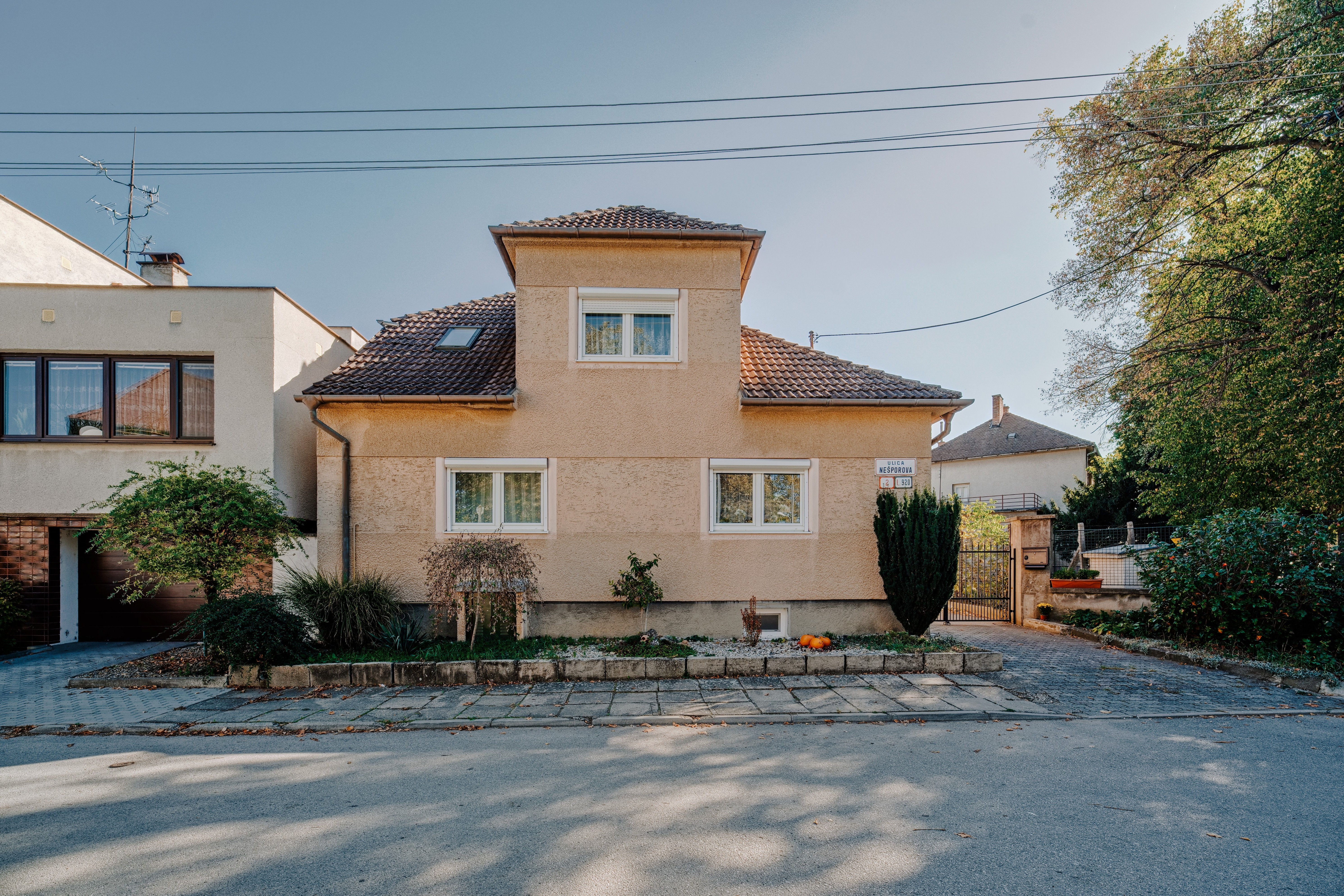 Priestranný 6-izbový rodinný dom – Nešporova ulica, Skalica.