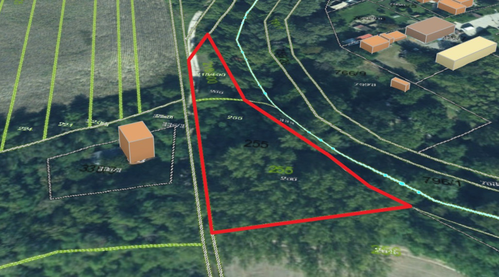 Pozemok pri potoku s atmosférou prírody – Tureň