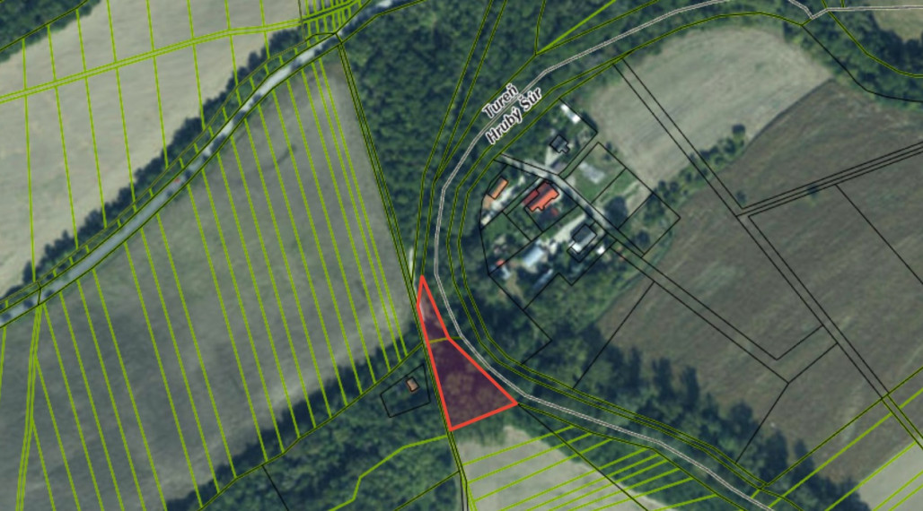 Pozemok pri potoku s atmosférou prírody – Tureň