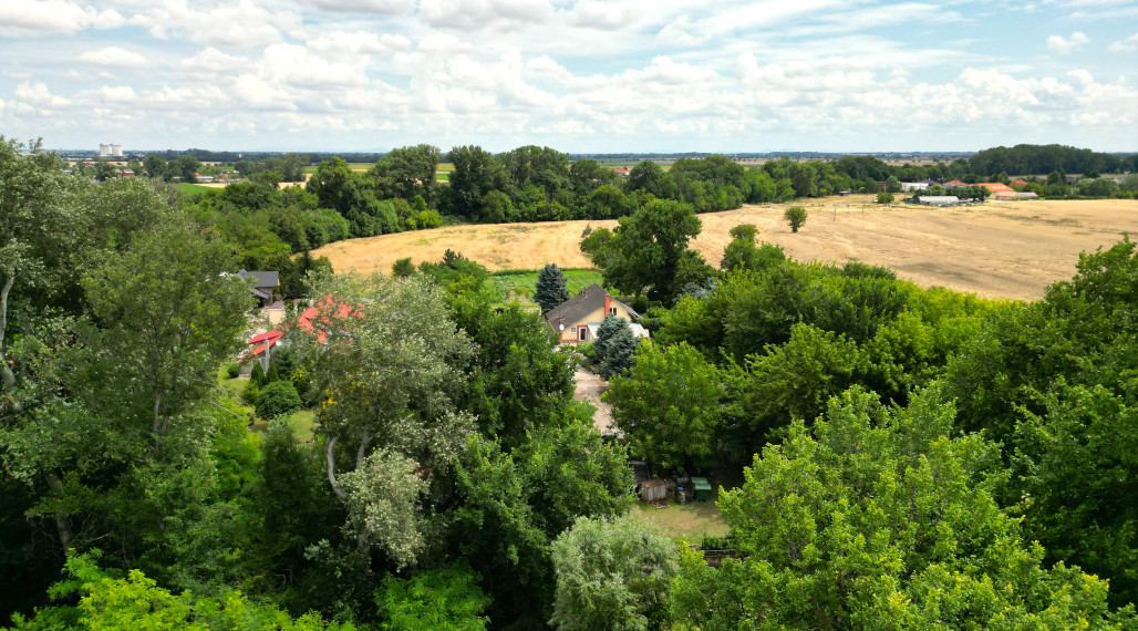 Pozemok pri potoku s atmosférou prírody – Tureň