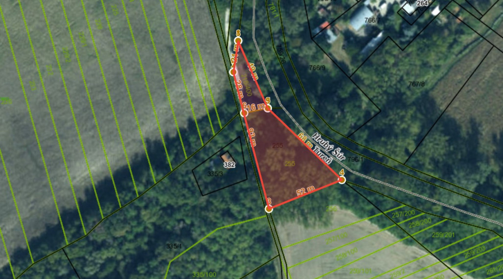 Pozemok pri potoku s atmosférou prírody – Tureň