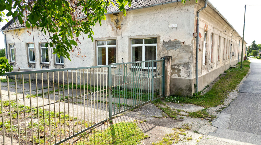 Areál v centre obce Jelka  – 5287 m²