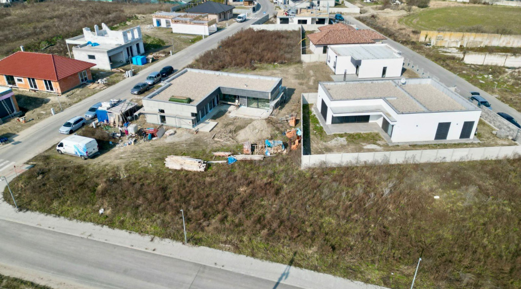 Posledný stavebný pozemok v projekte IBV Tomášov – Dunajská ulica