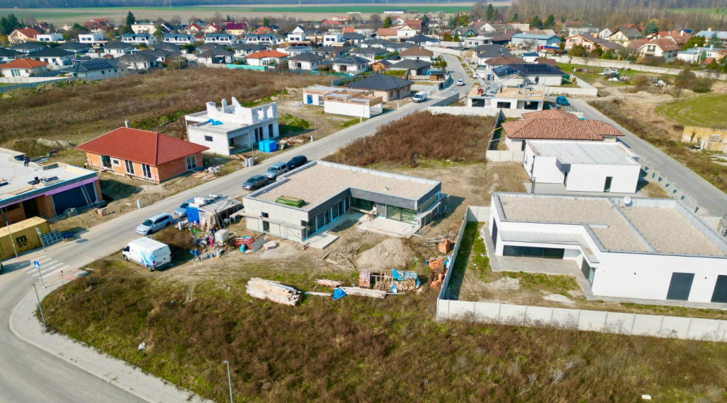 Posledný stavebný pozemok v projekte IBV Tomášov – Dunajská ulica