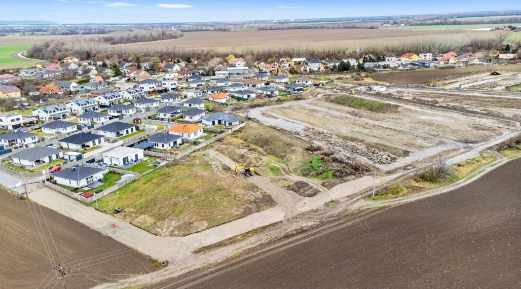 Posledný stavebný pozemok v projekte IBV Tomášov – Dunajská ulica