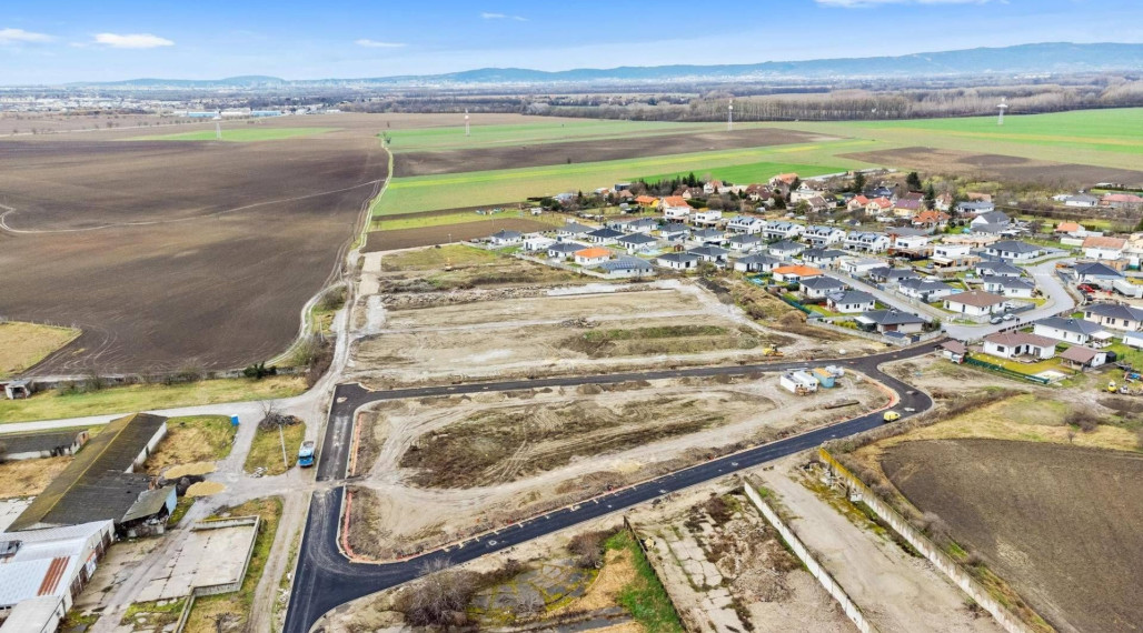 Posledný stavebný pozemok v projekte IBV Tomášov – Okružná