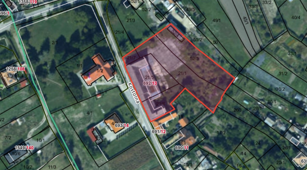 Areál v centre obce Jelka  – 5287 m²