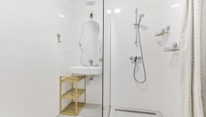 Moderný 2-izbový byt v Modre – zariadený, s parkovaním a balkónom!