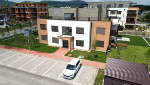 Moderný 2-izbový byt v Modre – zariadený, s parkovaním a balkónom!