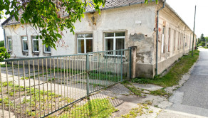 Areál v centre obce Jelka  – 5287 m²