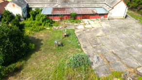 Areál v centre obce Jelka  – 5287 m²