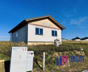 Na predaj 4 izbový rozostavaný rodinný dom v obci Radimov.