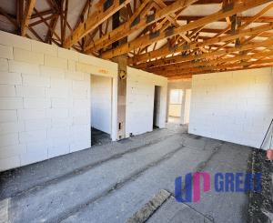 Na predaj 4 izbový rozostavaný rodinný dom v obci Radimov.