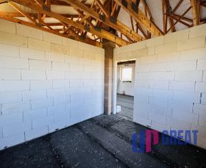 Na predaj 4 izbový rozostavaný rodinný dom v obci Radimov.