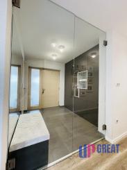 Na predaj poschodový 5 -izbový nadštandardný rodinný dom s bazénom,  v meste Gbely okres Skalica.