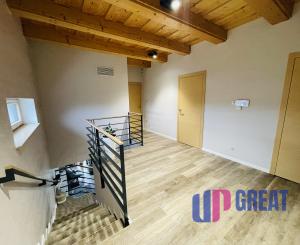 Na predaj poschodový 5 -izbový nadštandardný rodinný dom s bazénom,  v meste Gbely okres Skalica.