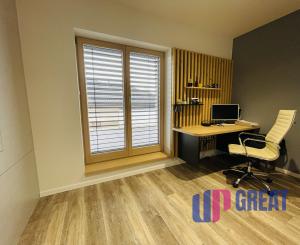 Na predaj poschodový 5 -izbový nadštandardný rodinný dom s bazénom,  v meste Gbely okres Skalica.