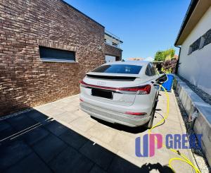 Na predaj poschodový 5 -izbový nadštandardný rodinný dom s bazénom,  v meste Gbely okres Skalica.