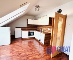 Priestranný 3-izbový byt s terasou na prenájom blízko centra Skalice.