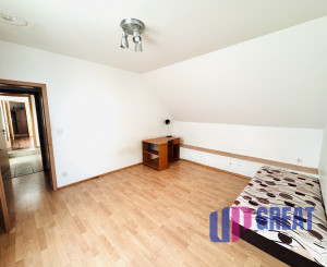 Priestranný 3-izbový byt s terasou na prenájom blízko centra Skalice.