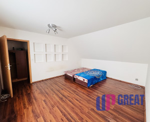 Priestranný 3-izbový byt s terasou na prenájom blízko centra Skalice.