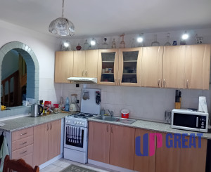 KROMPACHY- rodinný dom (10izieb)+ 3 garáže na PREDAJ !