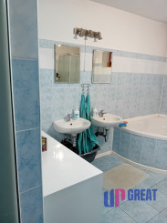 KROMPACHY- rodinný dom (10izieb)+ 3 garáže na PREDAJ !