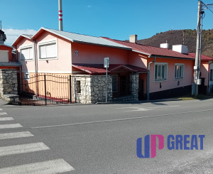 KROMPACHY- rodinný dom (10izieb)+ 3 garáže na PREDAJ !