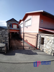 KROMPACHY- rodinný dom (10izieb)+ 3 garáže na PREDAJ !