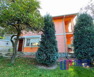 KROMPACHY- rodinný dom (10izieb)+ 3 garáže na PREDAJ !