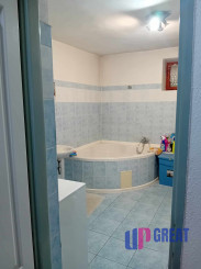 KROMPACHY- rodinný dom (10izieb)+ 3 garáže na PREDAJ !