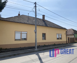 Na predaj rodinný dom so stavebným pozemkom vo Veľkom Mederi