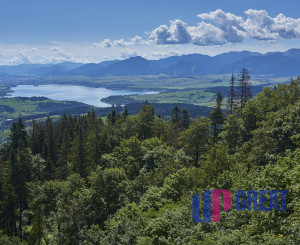 Na predaj pozemok s priamym prístupom k brehu Lipt. Mary