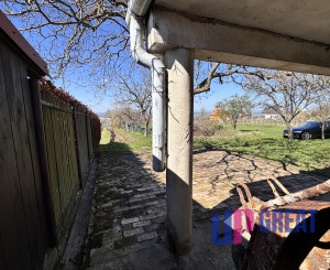 Pozemok s nádherným výhľadom na Skalicu – vinohrad s vínnym sklepom, presovňou, ovocnými stromami a možnosťou výstavby.