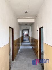 Predaj budovy s veľkým pozemkom – Gbely, priemyselná zóna, pozemok 5602 m².