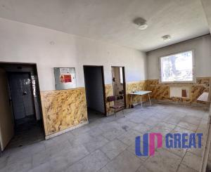 Predaj budovy s veľkým pozemkom – Gbely, priemyselná zóna, pozemok 5602 m².