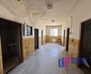 Predaj budovy s veľkým pozemkom – Gbely, priemyselná zóna, pozemok 5602 m².