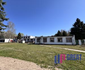 Predaj budovy s veľkým pozemkom – Gbely, priemyselná zóna, pozemok 5602 m².