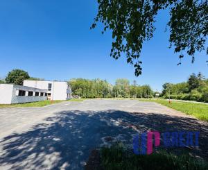 Predaj budovy s veľkým pozemkom – Gbely, priemyselná zóna, pozemok 5602 m².