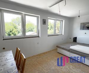 PREDAJ dvojpodlažnej rekreačnej chaty pri Šulianskom jazere