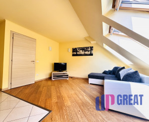 NA PREDAJ  svetlý  2-izbový podkrovný byt v centre Skalice – Potočná ulica.